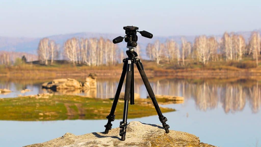 How To Set Up A Tripod For A Landscape Photograph?